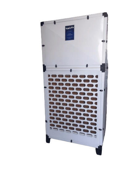 پشت کولر سلولزی ایستاده